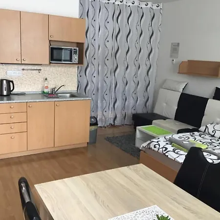 شقة Apartman Alfa Loučná pod Klínovcem